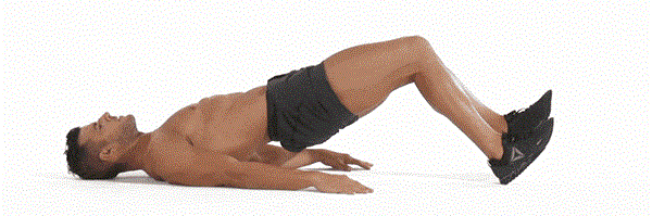 یک ورزشکار آقا در حال انجام پل باسن