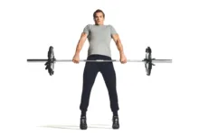 ورزشکار آقا در حال بلندکردن هالت برای حرکت پاور کلین