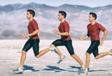 دونده آقا در حال دویدن روی زمین نمکی